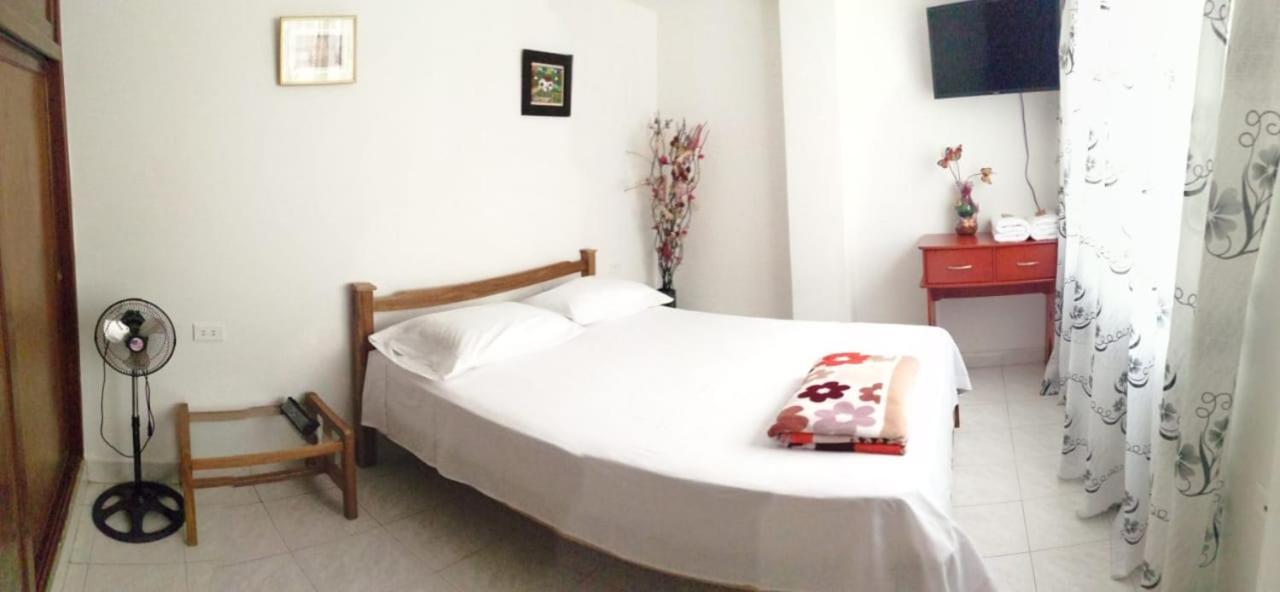 Hostal Dante Сан Хил Екстериор снимка